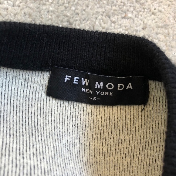 Few Moda New York Pom Pom Long Sleeve Sweater EUC - Picture 5 of 8